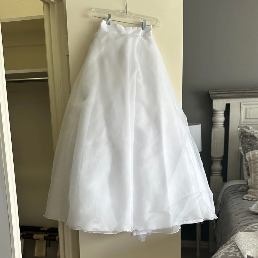 Elegant White Wedding or Debutante Dress - Picture 2 of 6
